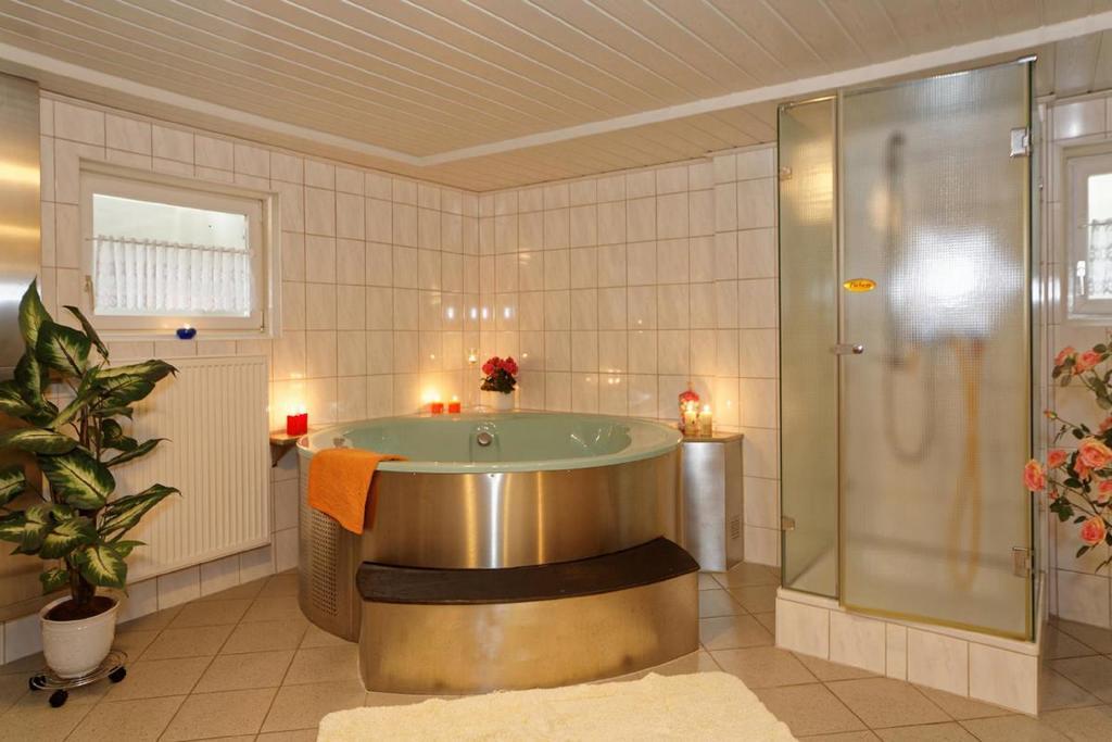 Berghof Pension Und Ferienwohnungen ビショフスマイス エクステリア 写真